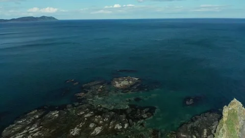Aerial flight from top to bottom over an amazing small island Stock-Footage 169494650