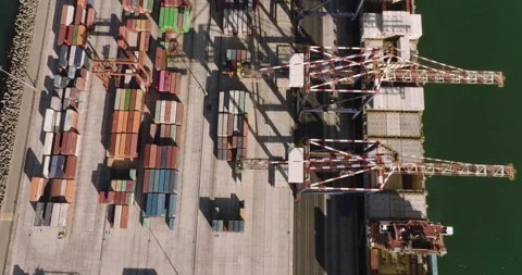 Aerial fly over view of containers on the docs of Cape Town Harbour waiting to Video stock 171791136