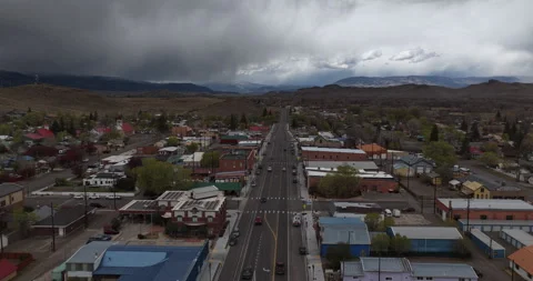 Aerial fly through small town Del Norte Colorado with springtime stormy sky Stockbeeldmateriaal 332517426