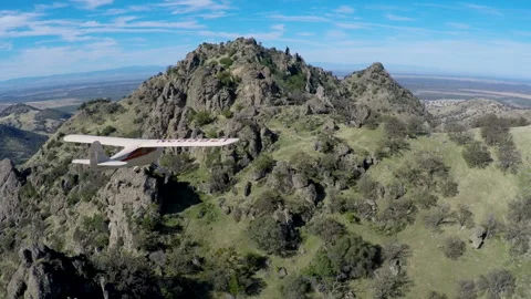 Aerial, flying in mountain range Vídeo Stock 240163058