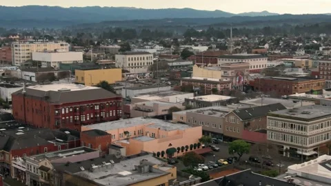 Aerial: flying over downtown Eureka, California. USA Vidéo 162247338