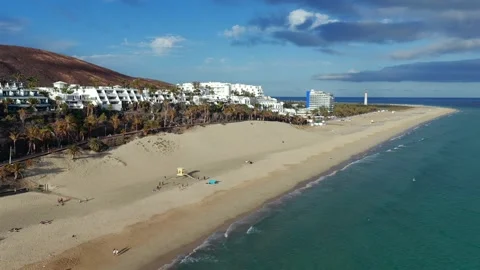 Aerial flyover above Morro Jable - Coast of Fuerteventura Canary Islands Vidéo 335509433