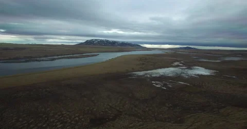 Aerial flyover of an Icelandic River Vídeos de archivo 66449853