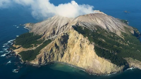 Aerial footage of the active volcano White Island, Bay of Plenty, New Zealand Video stock 114717618