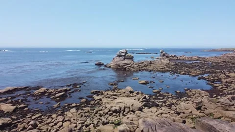 Aerial forward drone flight over rugged coastline near Portsall Stock Footage 330669046