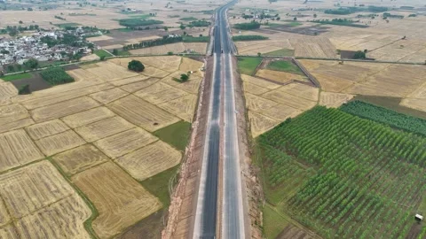 Aerial Forward Flight Over Highway Through Punjab Farmland Stockbeeldmateriaal 333069834