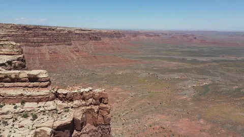 Aerial forward flight over sandstone cliffs towards the desert valley, Utah. Stock Footage 333162793