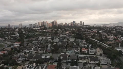 Aerial forward flight over Suburb neighborhood in Sao Paulo and Skyline in Vídeo Stock 248196545