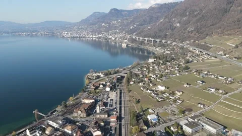 Aerial Forward Motion Following Train in Villeneuve Switzerland 4K 库存影片 330043650