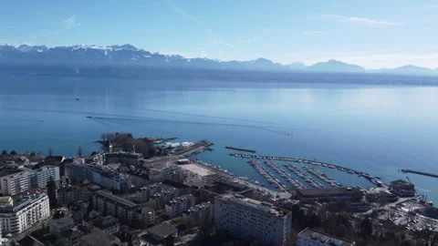 Aerial Forward Motion Toward Ouchy and Lake Geneva, Lausanne 動画素材 329573607