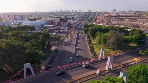 Aerial Forward Tracking Shot over Urban Avenue and Construction in Santo Domingo 스톡 동영상 347977872