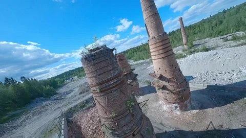 Aerial FPV drone view, in forest and stones Vídeos de archivo 325773223