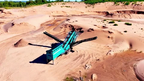 Aerial FPV View of Sand Quarry Equipment and Extraction Site 库存影片 335535185