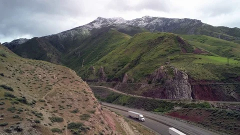 Aerial - Front View of Drone Entering Parley's Canyon From the North. Near Vídeos de archivo 108645089