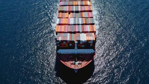 Aerial front view of a very large industrial container cargo carrier ship Vídeo Stock 294975967