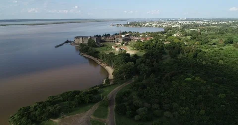 Aerial general view of old abandoned factory at riverbend. Fray Bentos city Видео 119028268