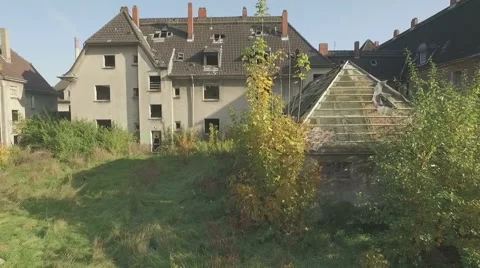 Aerial of a ghosttown, close tracking shot from left to right Stock Footage 59789044