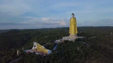 Aerial of giant buddhas Vídeos de archivo 85900310