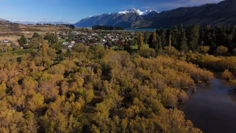 Aerial of Glenorchy Township and Lake Wakatipu Autumn 库存影片 333973053
