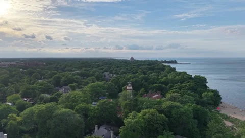 Aerial Grosse Point Lighthouse and Lake Michigan Shoreline Evanston Illinois Vídeo Stock 336878250