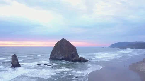 Aerial of Haystack Rock at Cannon Beach at the Oregon Coast. Travel Oregon. 库存影片 139804578