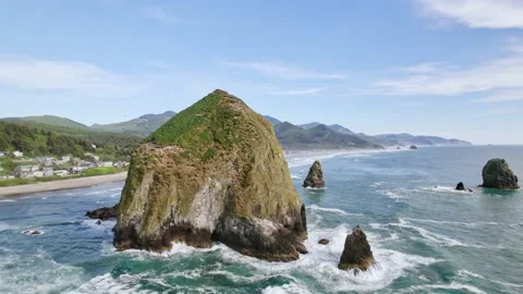 Aerial Of Haystack Rock At Cannon Beach At The Oregon Coast Vidéo 155775795
