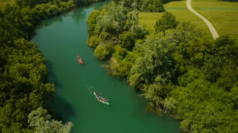 Aerial HD: Canoes on the River Vídeo Stock 44995232