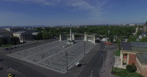 Aerial. Heroes Square - the largest square in Budapest. 4K Video stock 54694685