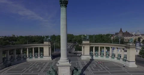 Aerial. Heroes Square - the largest square in Budapest. 4K Stock-Footage 54694787