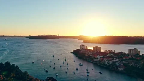 Aerial high angle drone sunset footage flying over the Sydney Harbour area 库存影片 142914605