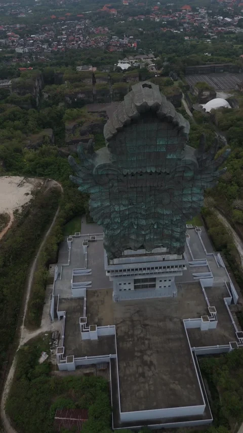 Aerial High-Angle View of the Garuda Wisnu Kencana Statue, Bali Video stock 337685928