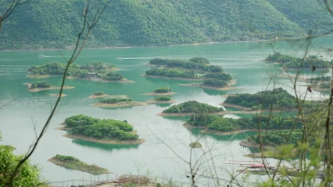 Aerial High-Angle View of Vast Lake Islands and Natural Geography Видео 334231238