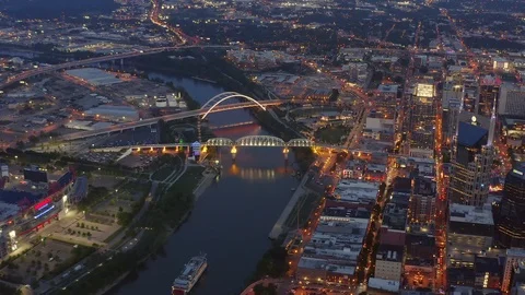 Aerial High Pan from Left to Right of Downtown Nashville Tennessee at Dusk Lo Vídeo Stock 109032168