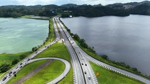 Aerial Highway Crossing Between Two Reservoirs 库存影片 336133803