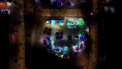 Aerial Horizontal Forward Top Down Flight Over an Amusement Park and Market.. Vídeos de archivo 339252577