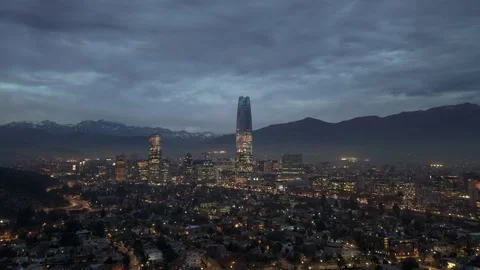 Aerial horizontal hyperlapse of a cloudy dusk settling over Santiago city c.. Video stock 339252190