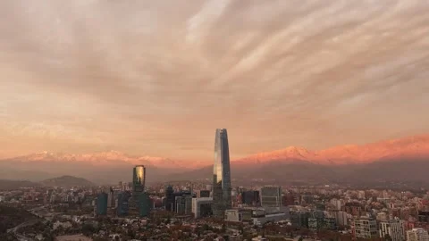 Aerial horizontal hyperlapse of the sun setting over Santiago city skyline .. Video stock 339252181