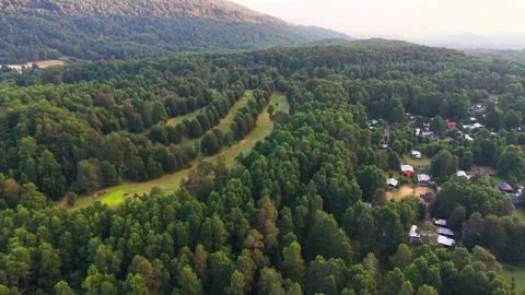 Aerial Horizontal Pan from Forest Town and Golf Course to Lake Coastline, S.. Vídeos de archivo 339252240