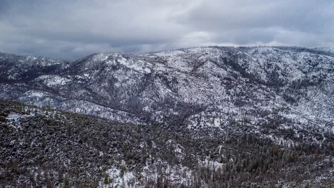 Aerial hyper lapse over a snowy winter landscape: overcast day. Video stock 102871830