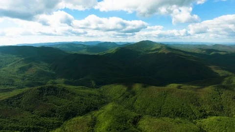 Aerial hyperlaps timelapse of misty clouds on tree covered mountains Video stock 97530828