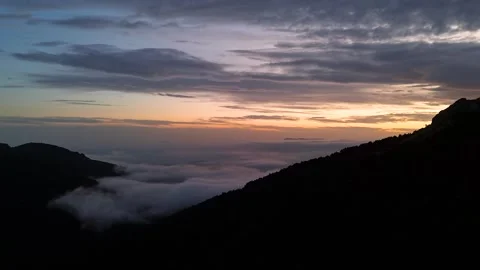 Aerial Hyperlapse 4K - Sea of Clouds Navacerrada Pass at Sunset, Madrid 動画素材 335565049