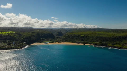Aerial Hyperlapse of empty Waimea Bay Видео 136248523