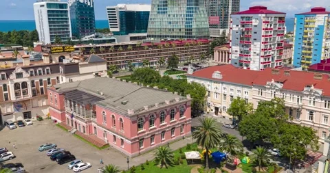 Aerial hyperlapse of Europe Square and Medea Statue in Batumi Vídeos de archivo 146750162