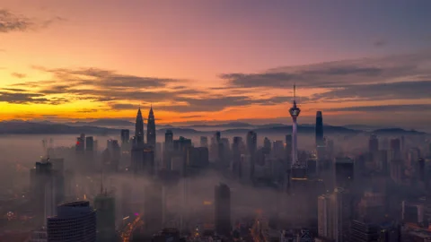 Aerial hyperlapse of Kuala Lumpur during Sunrise over the city. 動画素材 144356857
