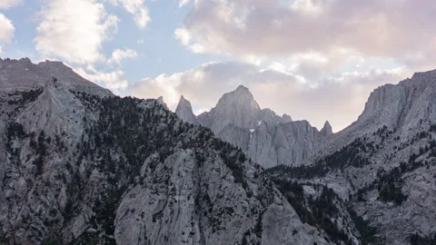 Aerial hyperlapse of Mount Whitney at sunset in Sierra Nevada, California Vídeo Stock 315468808