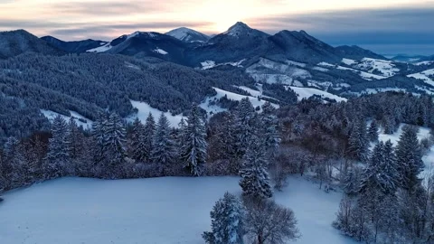Aerial hyperlapse orbit of snow covered winter mountain landscape at dusk 스톡 동영상 336394779