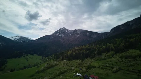 Aerial Hyperlapse spring Alps Mountains,fluffy clouds,green meadows and blooming Stockbeeldmateriaal 275596788