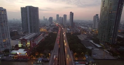 Aerial Hyperlapse of Traffic on Chao Phraya Bridge, Bangkok, Thailand Vidéo 75305977