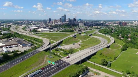 Aerial - Interstate By Indianapolis Skyline 스톡 동영상 148293297