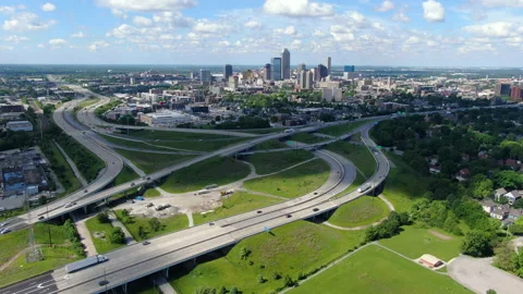 Aerial - Interstate By Indianapolis Skyline - Static 스톡 동영상 148296363